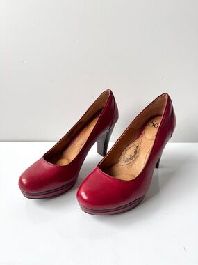 Sofft Mandy Red Leather Platform Stacked Heel Pumps Size 7
